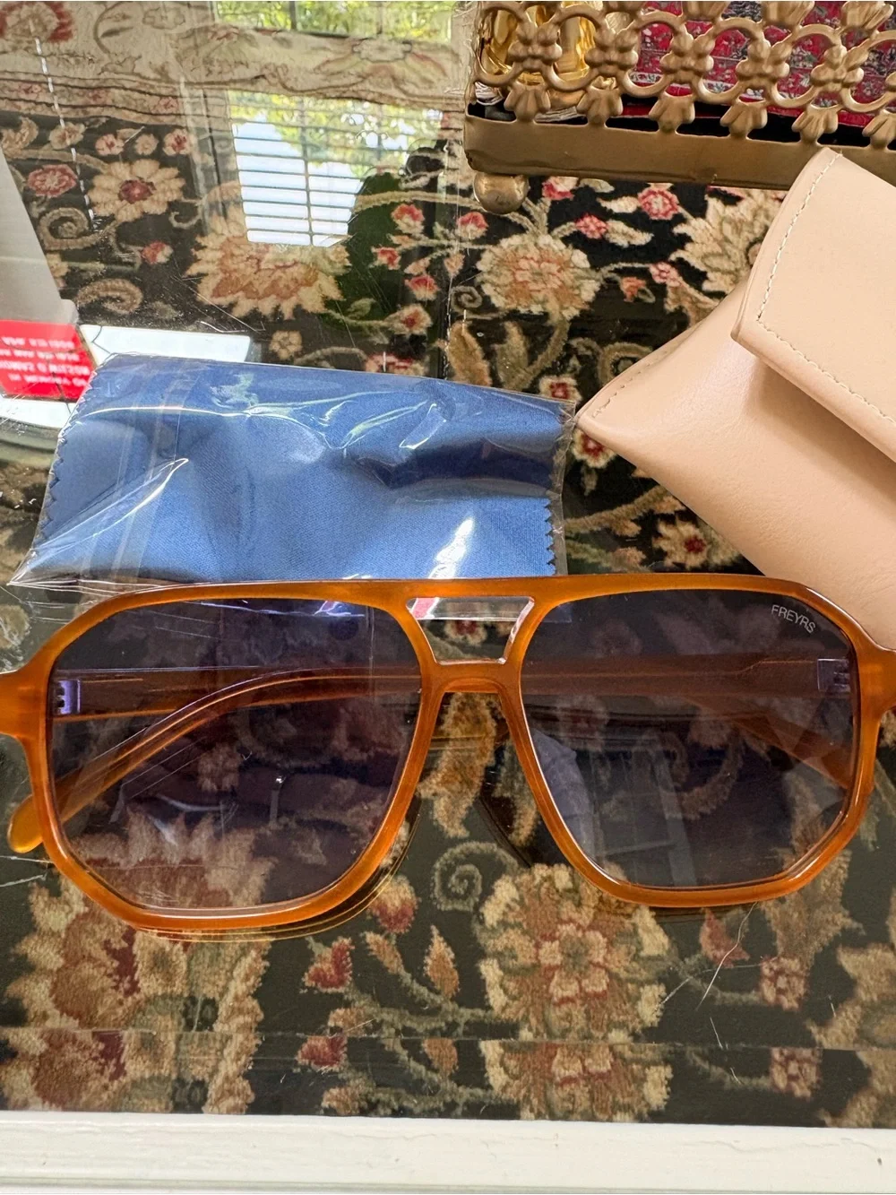 FREYRS Billie Aviator Sunglasses with Case and Cloth